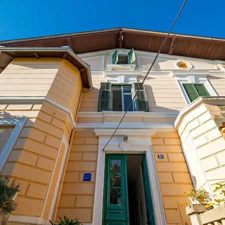 Altamar Seaview Апартаменти *